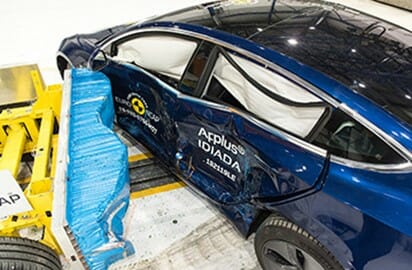 Two Euro NCAP side impact tests. Above with a metal pole and below with a deformable barrier