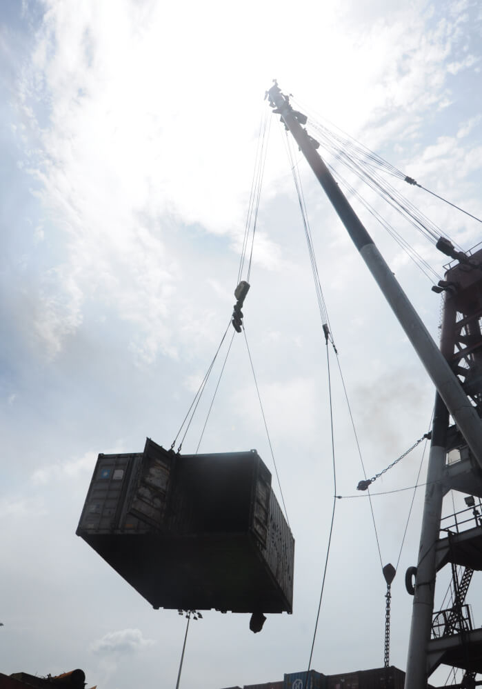 Lifting of a container from a ship